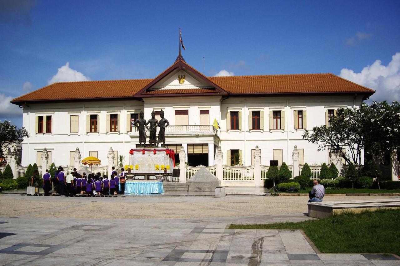 Oyo 677 Le Loftel Hostel Chiang Mai Exteriör bild