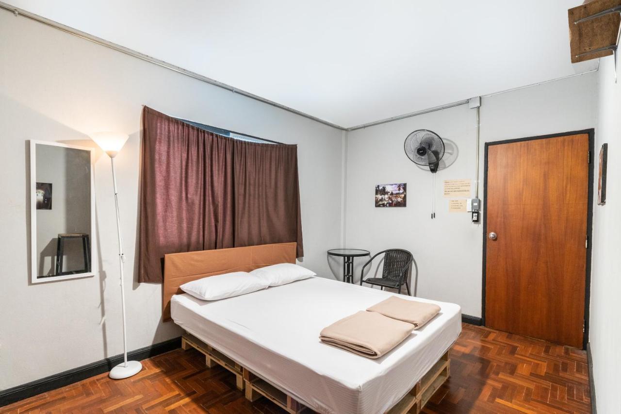 Oyo 677 Le Loftel Hostel Chiang Mai Exteriör bild