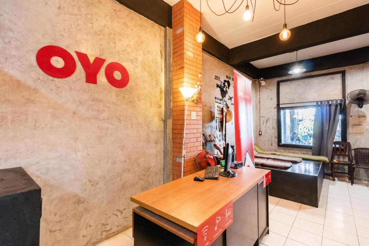 Oyo 677 Le Loftel Hostel Chiang Mai Exteriör bild